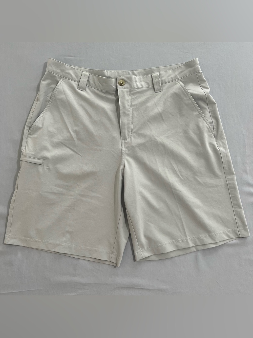 Columbia Men's Light Cream Flat-Front Performance Shorts - Size 36W